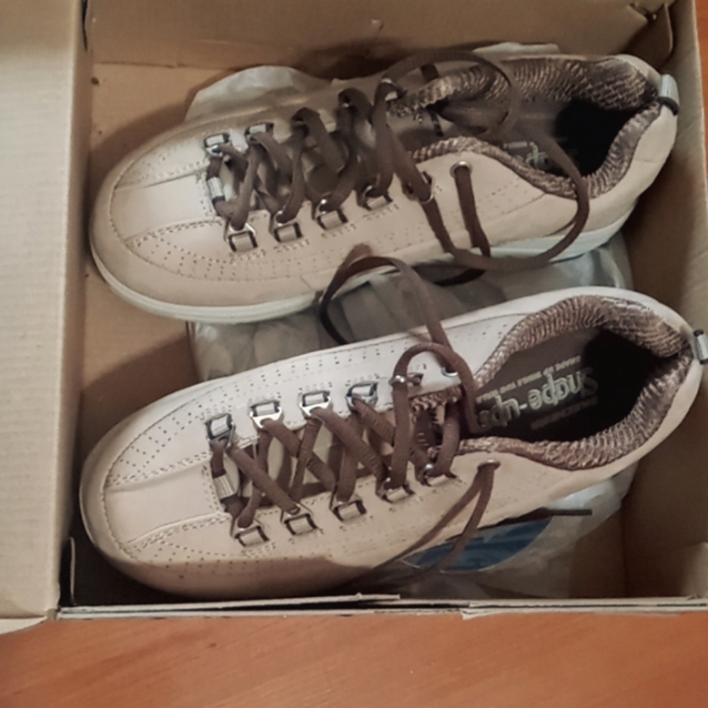 Woman's Sketchers fitness shape ups